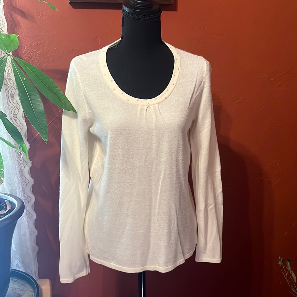 DESIGNER ORIGINALS ..Sweater With Rhinestone Collar ..   08